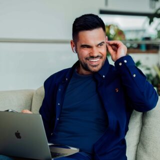 What is Talent Sourcing? Uncovering Hidden Gems in a Competitive Market 